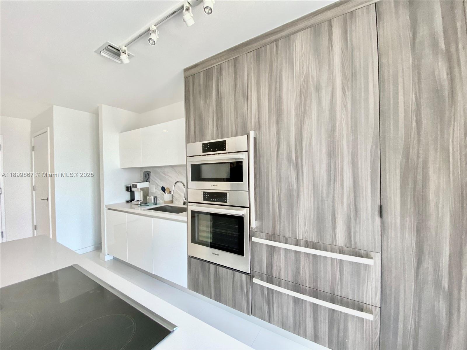 851 NE 1st Ave 2802