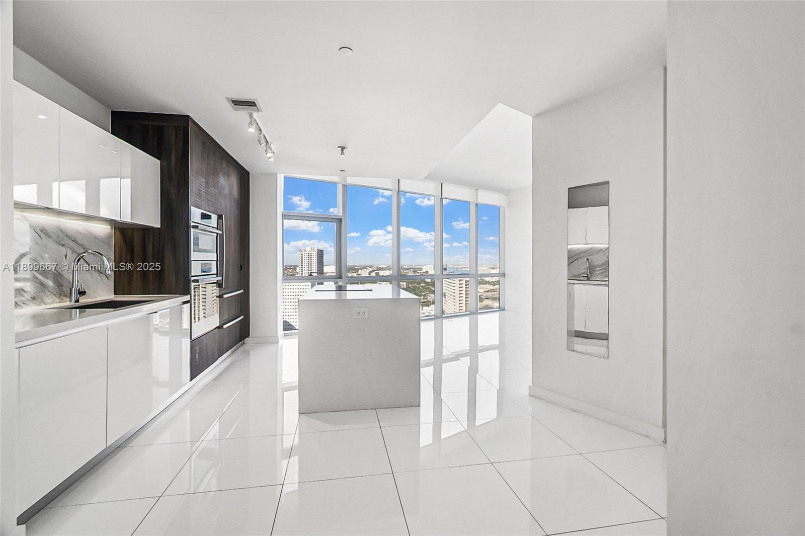 PARAMOUNT MIAMI WORLDCENT - Residential