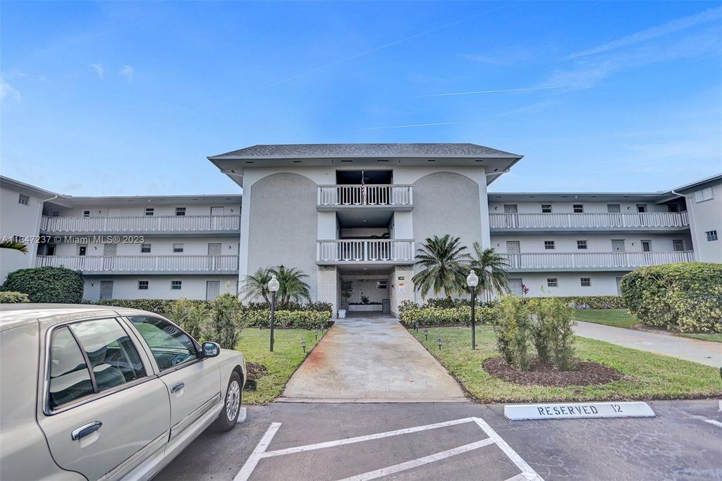 Photo of 1200 Hillcrest Ct #104, Hollywood, FL 33021 (MLS # A11347237)