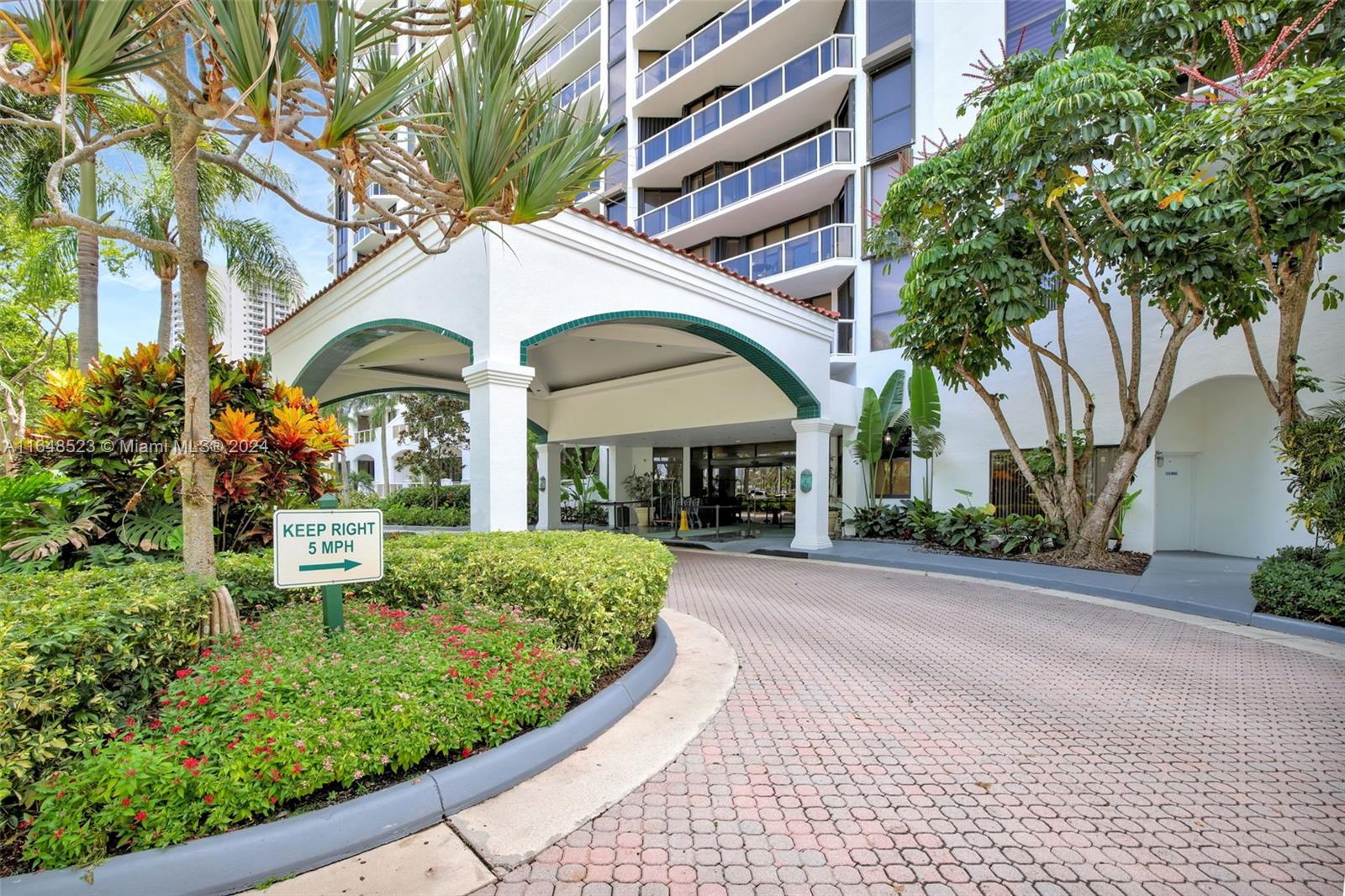 HARBORSIDE AT THE WATERWA - Residential
