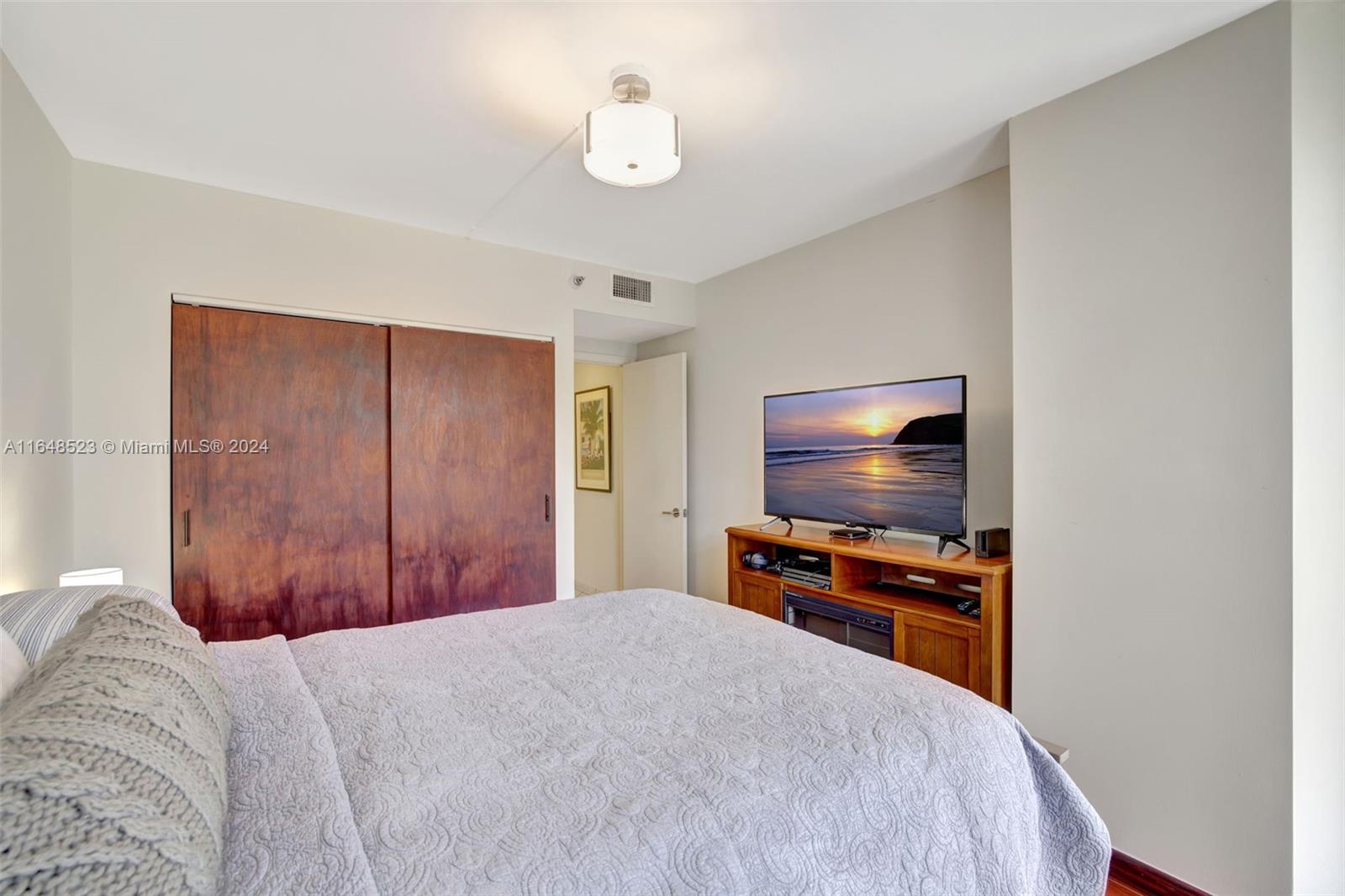 HARBORSIDE AT THE WATERWA - Residential