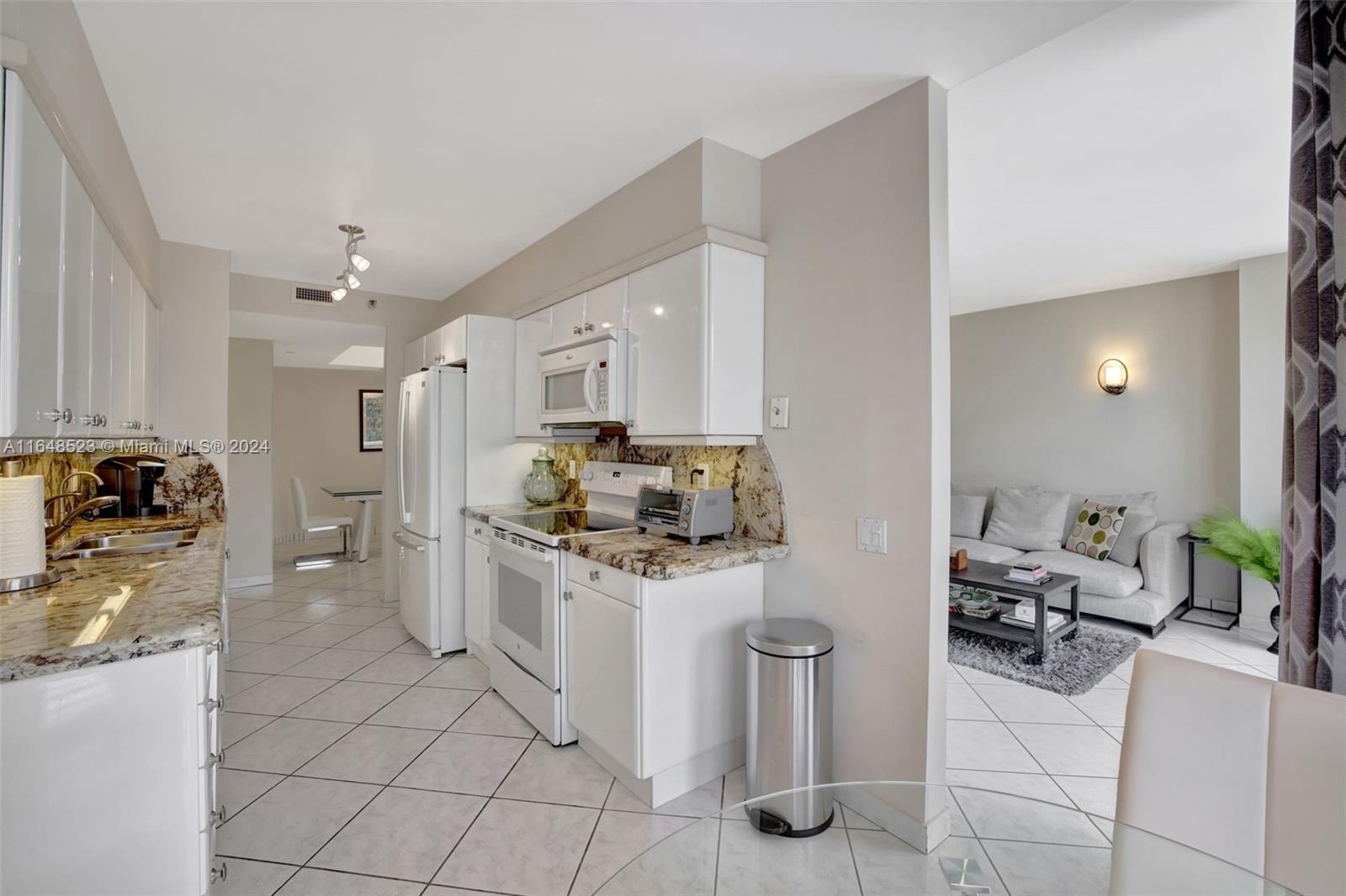 HARBORSIDE AT THE WATERWA - Residential