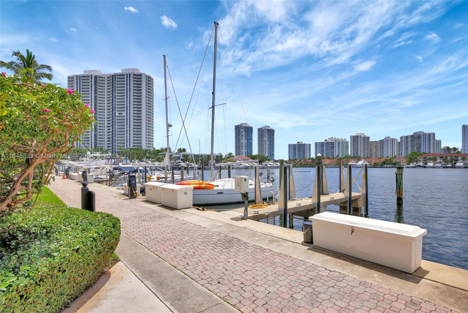 HARBORSIDE AT THE WATERWA - Residential