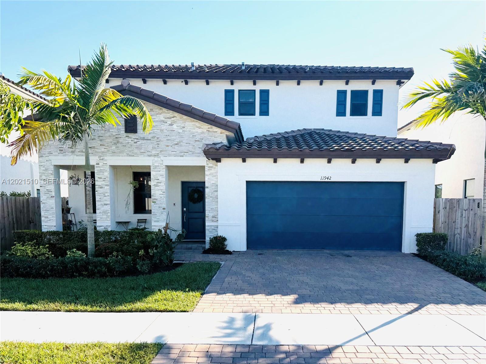 ESTATES AT SILVER PALM - Residential