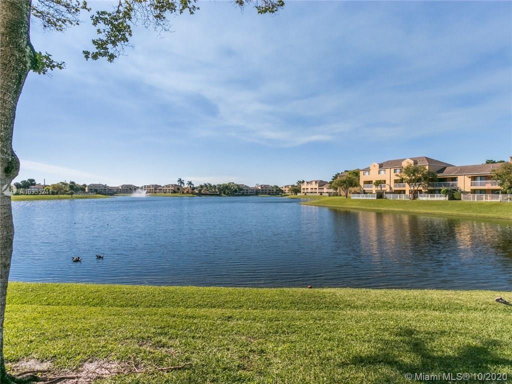 VILLAS AT LAKEVIEW CONDO - Residential Lease