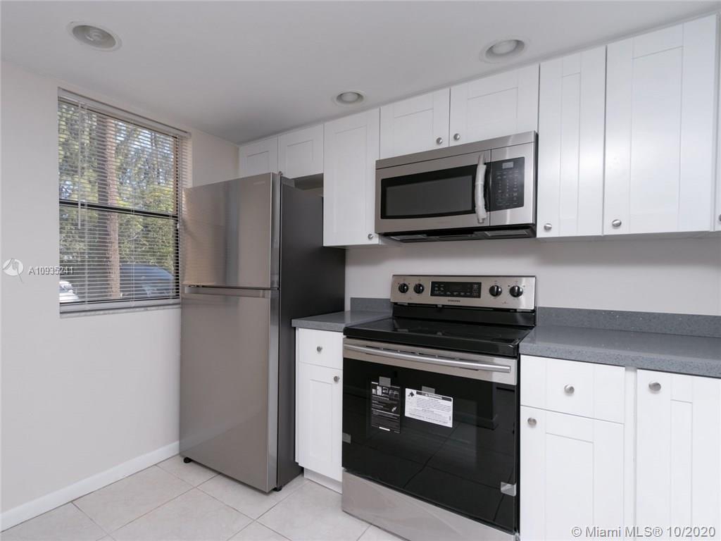 VILLAS AT LAKEVIEW CONDO - Residential Lease