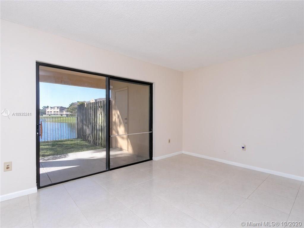 VILLAS AT LAKEVIEW CONDO - Residential Lease