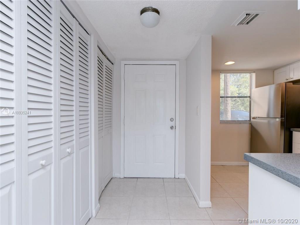 VILLAS AT LAKEVIEW CONDO - Residential Lease