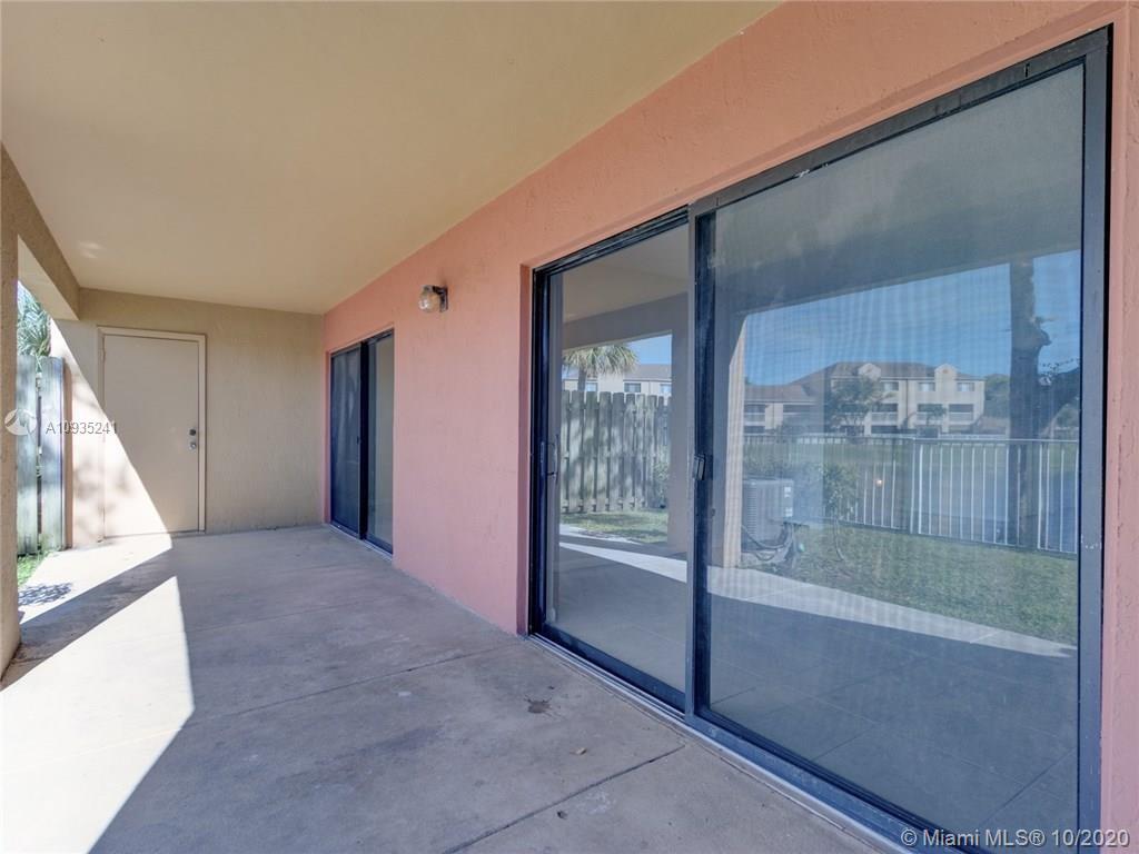 VILLAS AT LAKEVIEW CONDO - Residential Lease