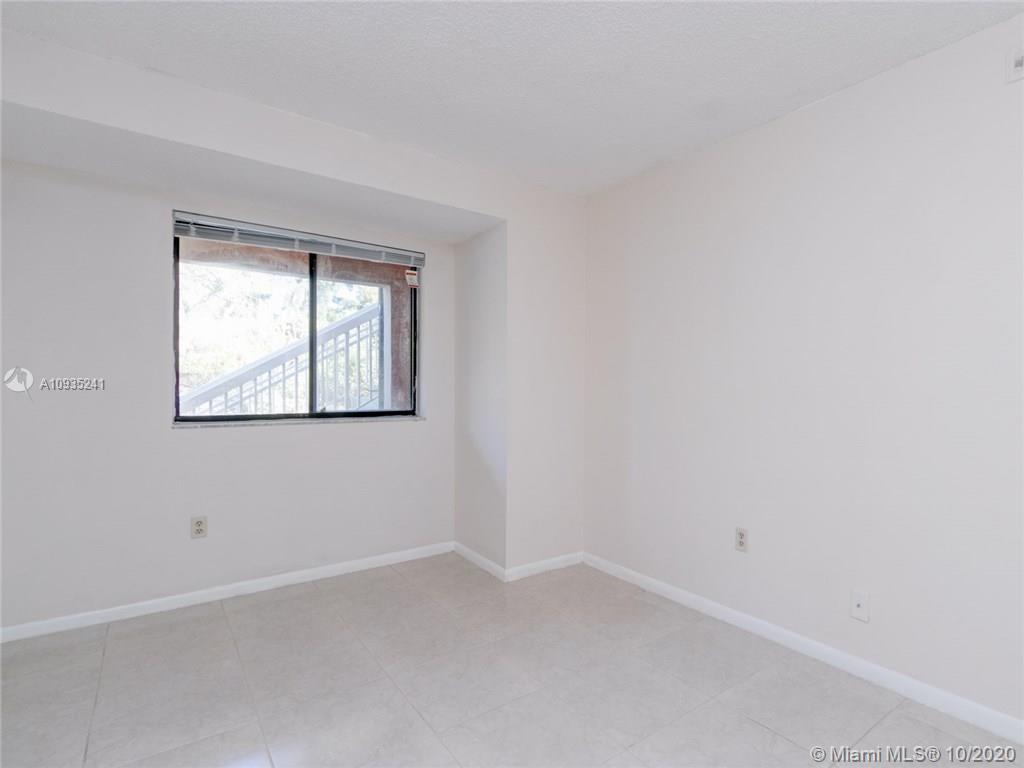 VILLAS AT LAKEVIEW CONDO - Residential Lease