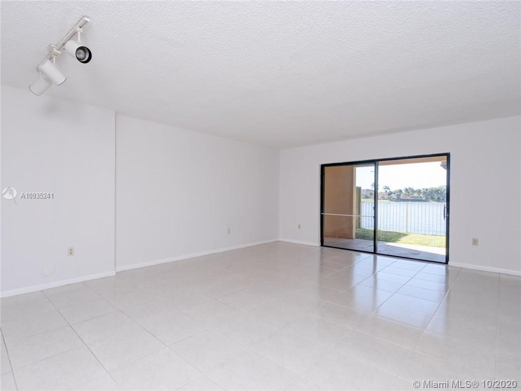 VILLAS AT LAKEVIEW CONDO - Residential Lease