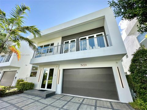 7459 NW 97th Ct Doral FL 33178