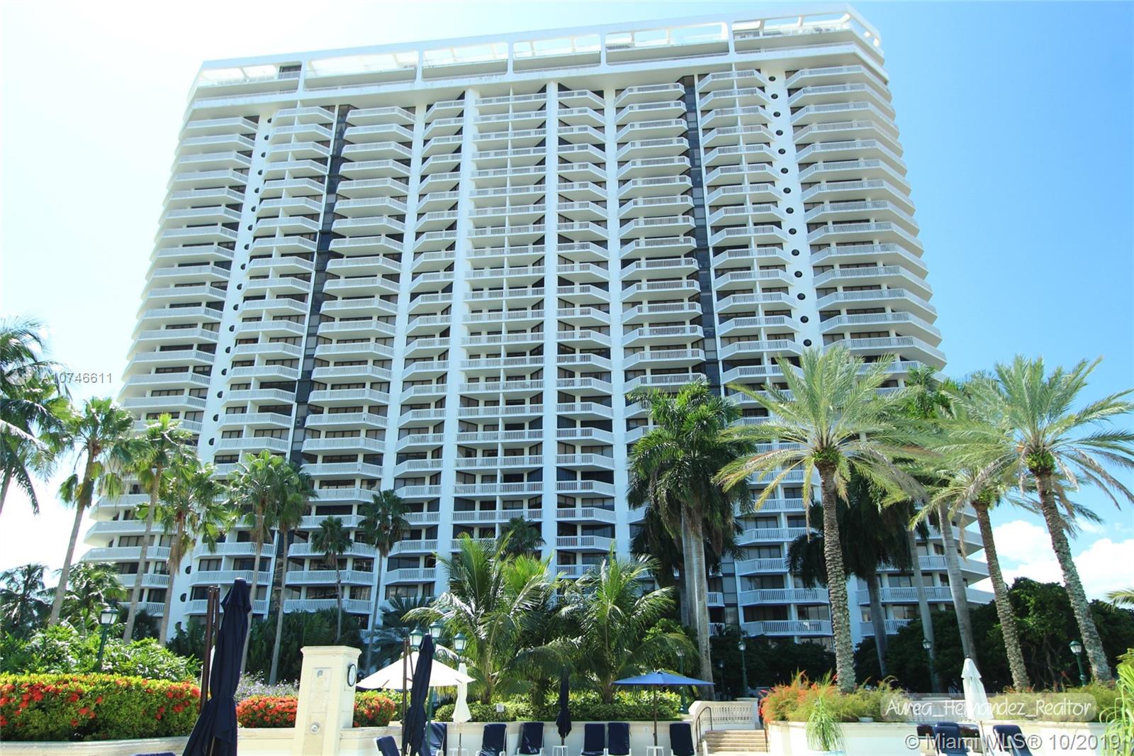INCREDIBLE OPPORTUNITY!!!
A MUST-SEE!!!

ENJOY OUR VIRTUAL TOUR https://youtu.be/iGxSwrCZrNc

Totally renovated, beautiful and luxurious 17th floor apt. on exclusive Williams Island • Spectacular water and city views • 3 bed, 2.5 bath • Open concept *ORNARE kitchen with built-in refrigerator (*considered one of the most prestigious high-end brands in Brazil) • Top of the line GAGGENAU appliances • Full amenities, including: swimming pool, game room, theater, library, card room, gym, courtesy bus and more!