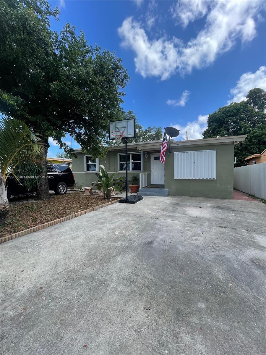 2144 NW 85th St
