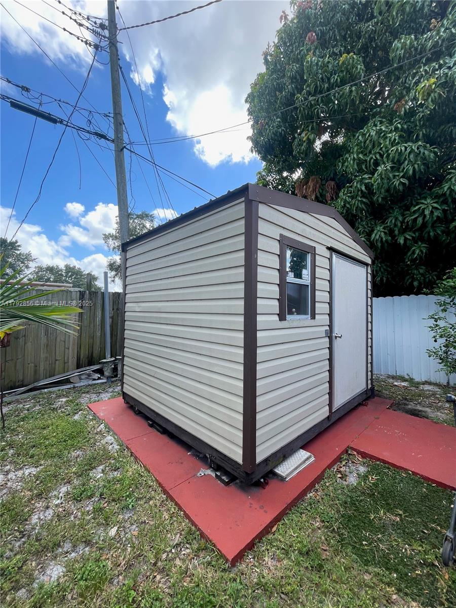 EVERGLADES AVE HTS ADDN - Residential