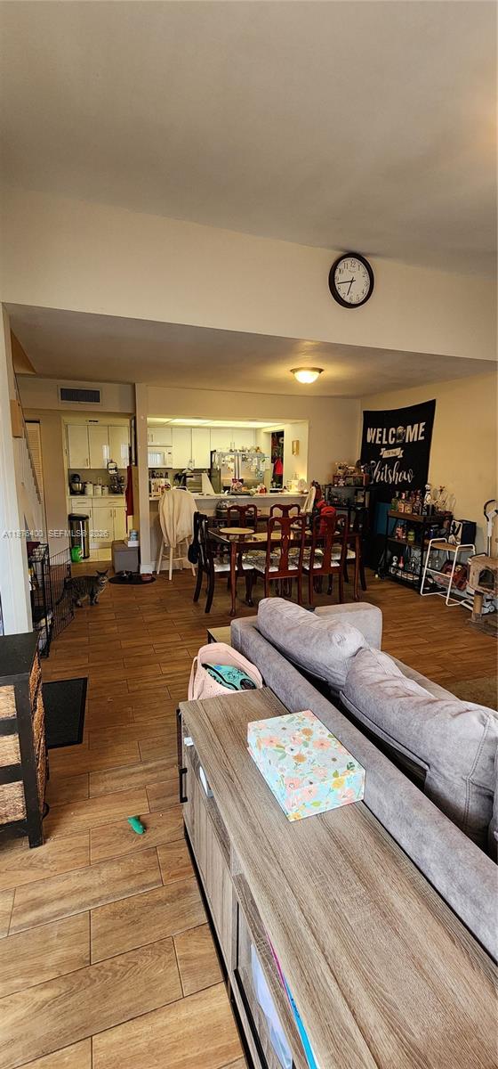 PEMBROKE LAKES SECTION SE - Residential