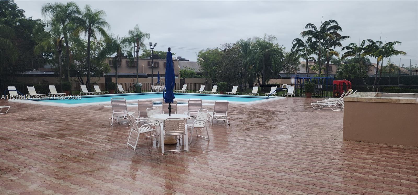 PEMBROKE LAKES SECTION SE - Residential