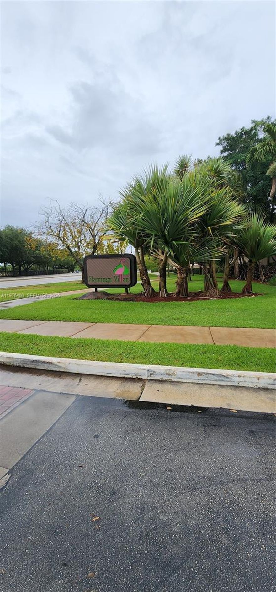 GATED TOWNHOUSE COMMUNITY IN PEMBROKE PINES. 2 STORY 2/2 BATH WITH WATER VIEWS. SPLIT BEDROOM PLAN WITH BEDROOM AND BATHROOM ON GROUND FLOOR. MANY AMENITIES: BASKETBALL COURTS / TENNIS COURTS / RAQUETBALL COURTS / POOL / GATED COMMUNITY WITH PATROLING GUARDS. LOW ASSOCIATION. CENTERALLY LOCATED IN THE MIDDLE OF PEMBROKE PINES. HOA ONLT $200. Seller Contribution to closing cost