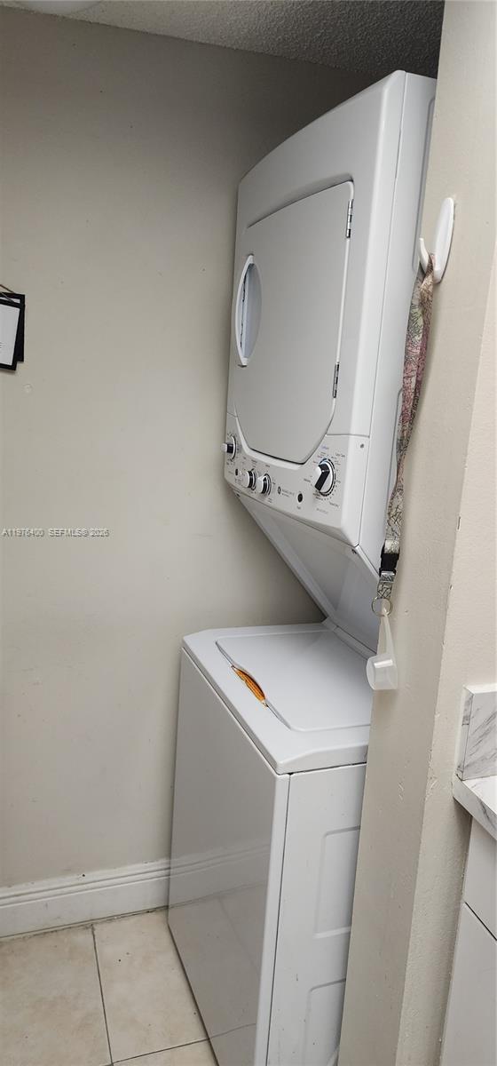 PEMBROKE LAKES SECTION SE - Residential