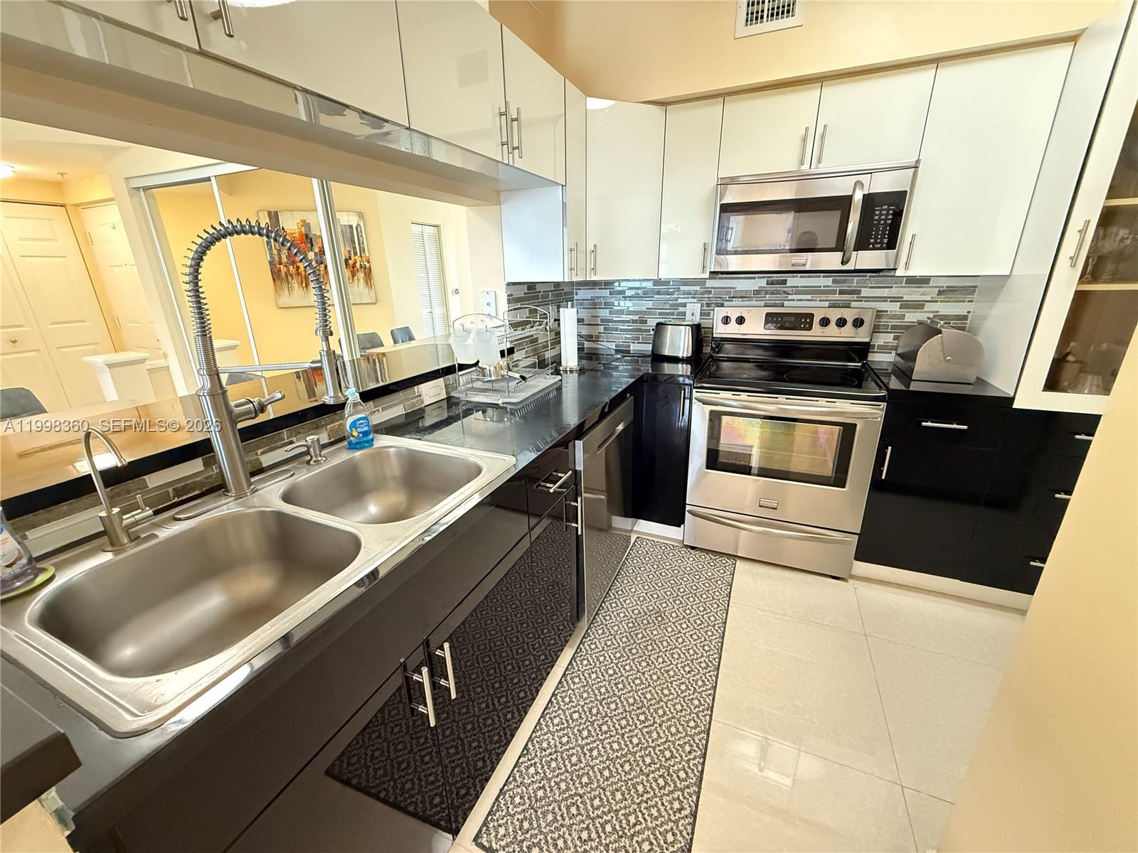 PORTO BELLAGIO CONDO - Residential Lease