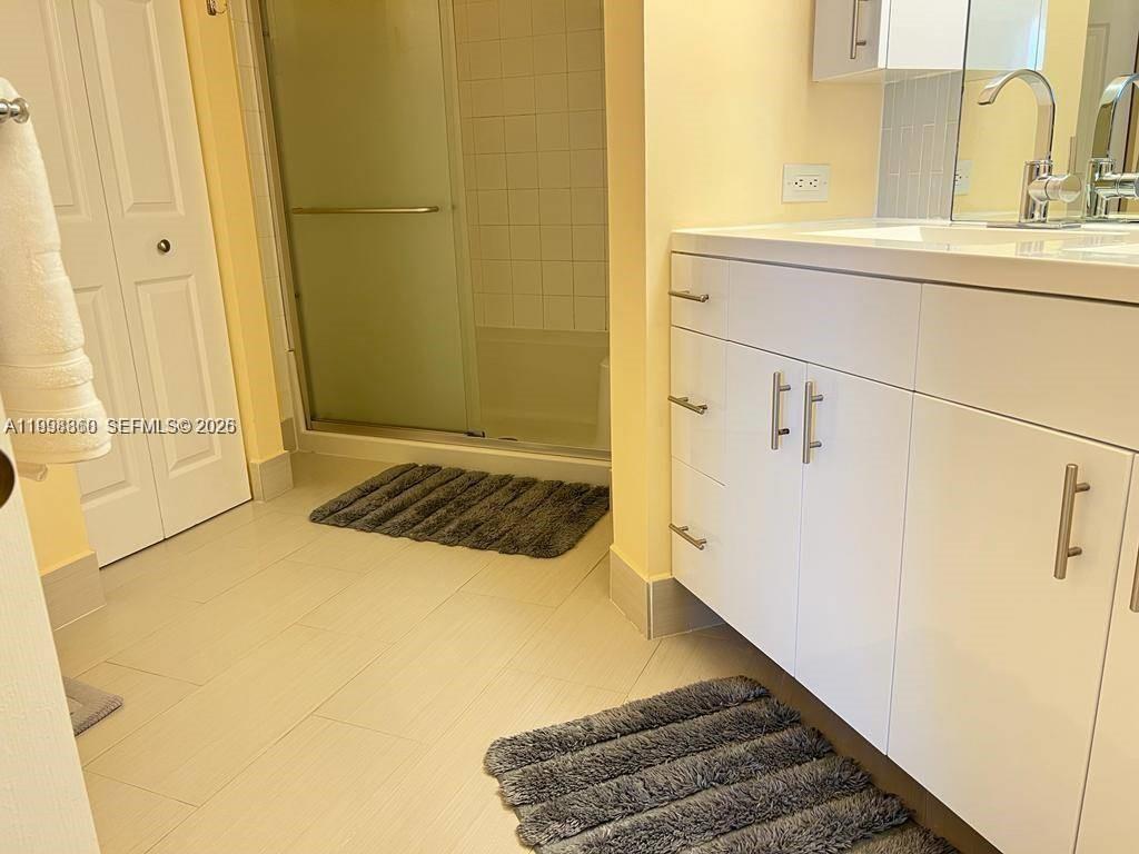 PORTO BELLAGIO CONDO - Residential Lease