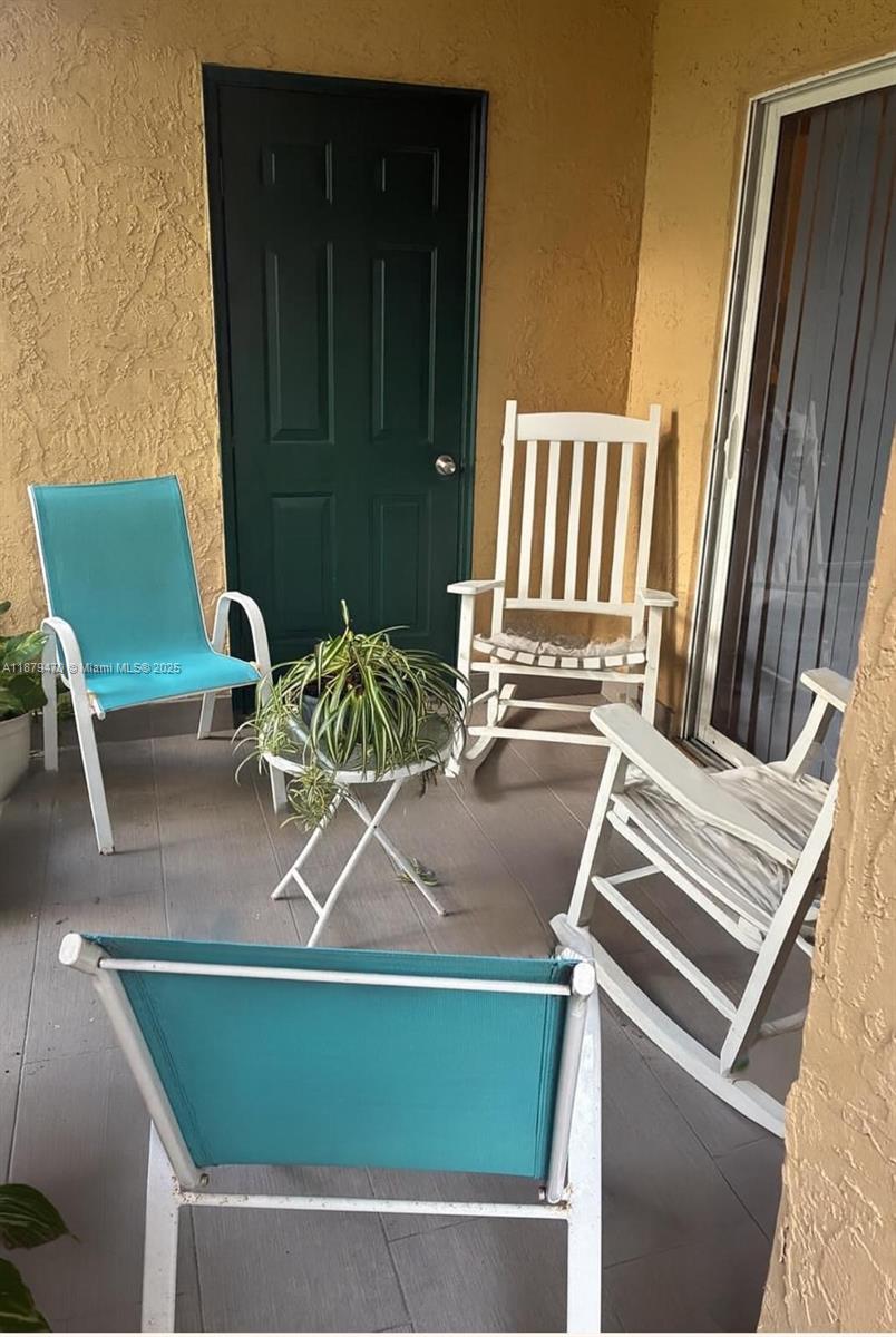 SAVANNAH AT RIVERSIDE CON - Residential