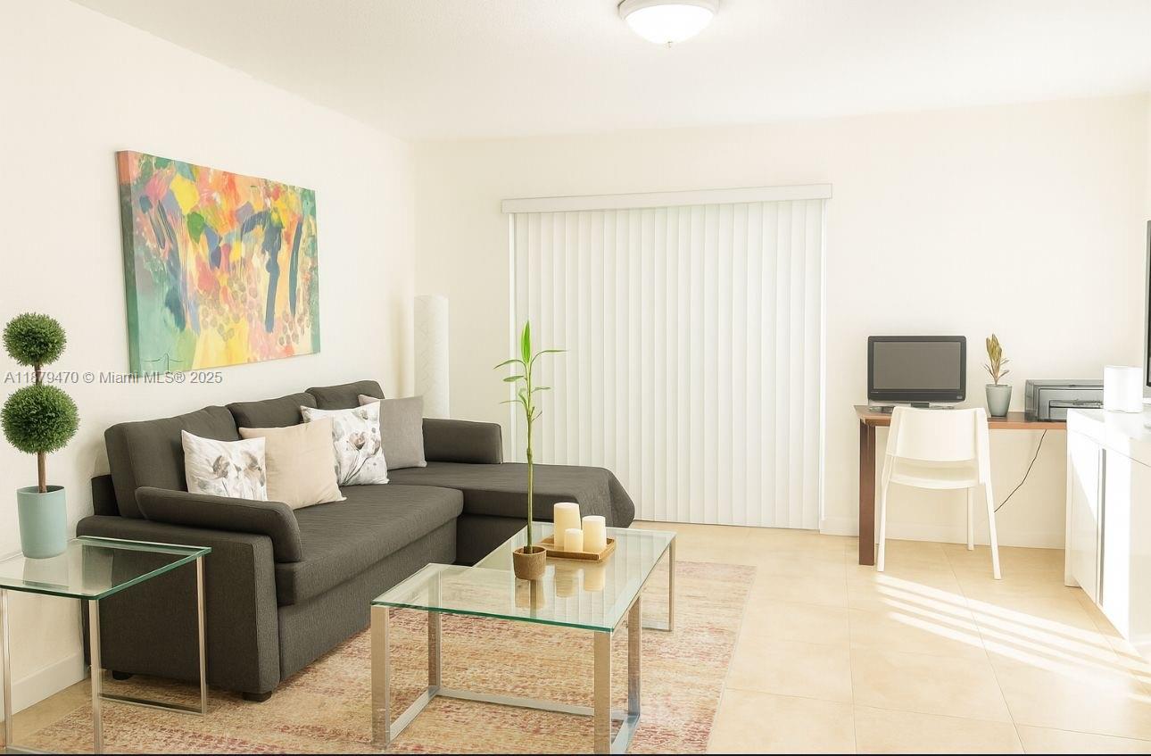 SAVANNAH AT RIVERSIDE CON - Residential