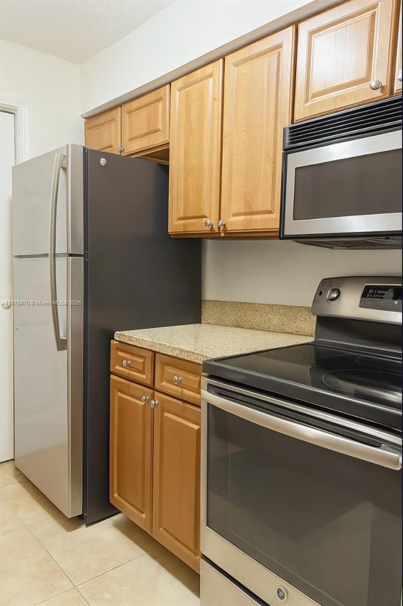 SAVANNAH AT RIVERSIDE CON - Residential