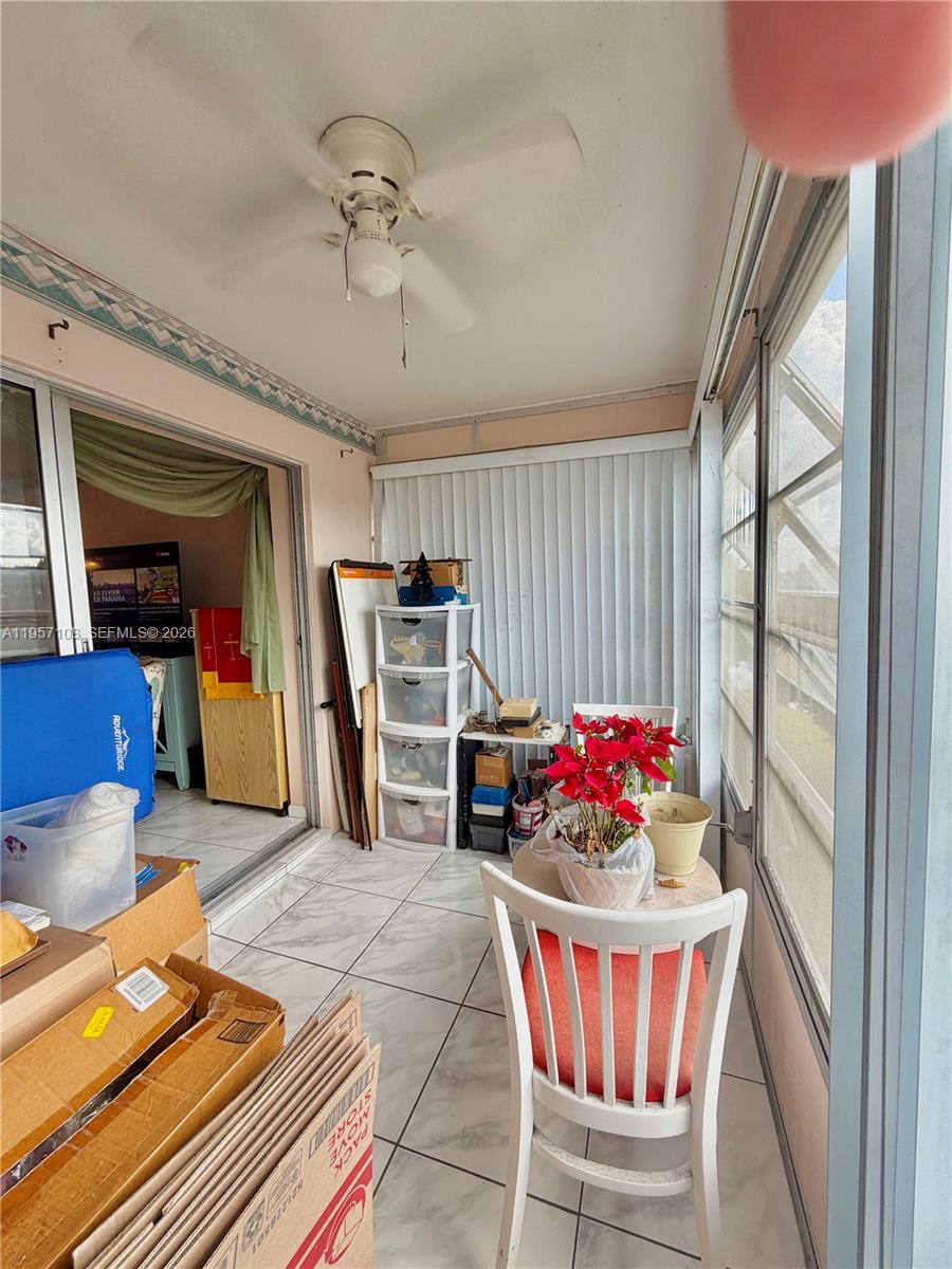 LAUDERDALE OAKS CONDO XV - Residential