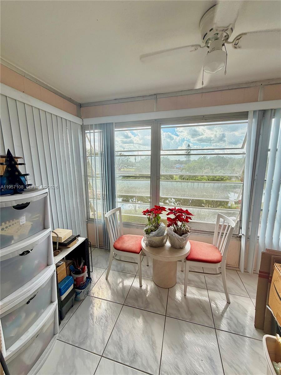 LAUDERDALE OAKS CONDO XV - Residential