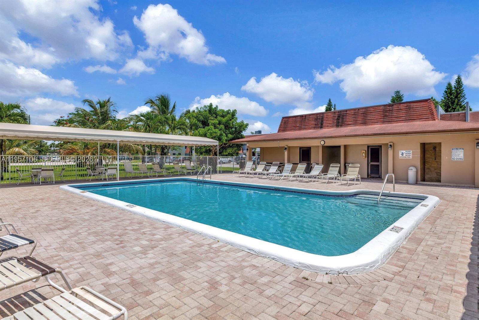 LAUDERDALE OAKS CONDO XV - Residential