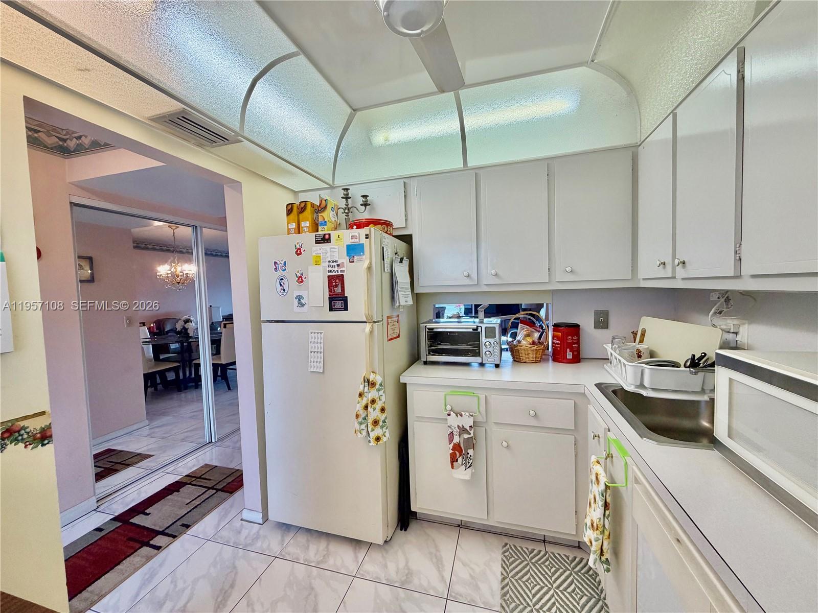 LAUDERDALE OAKS CONDO XV - Residential