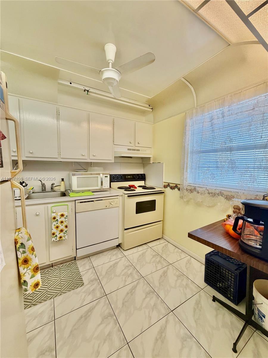 LAUDERDALE OAKS CONDO XV - Residential