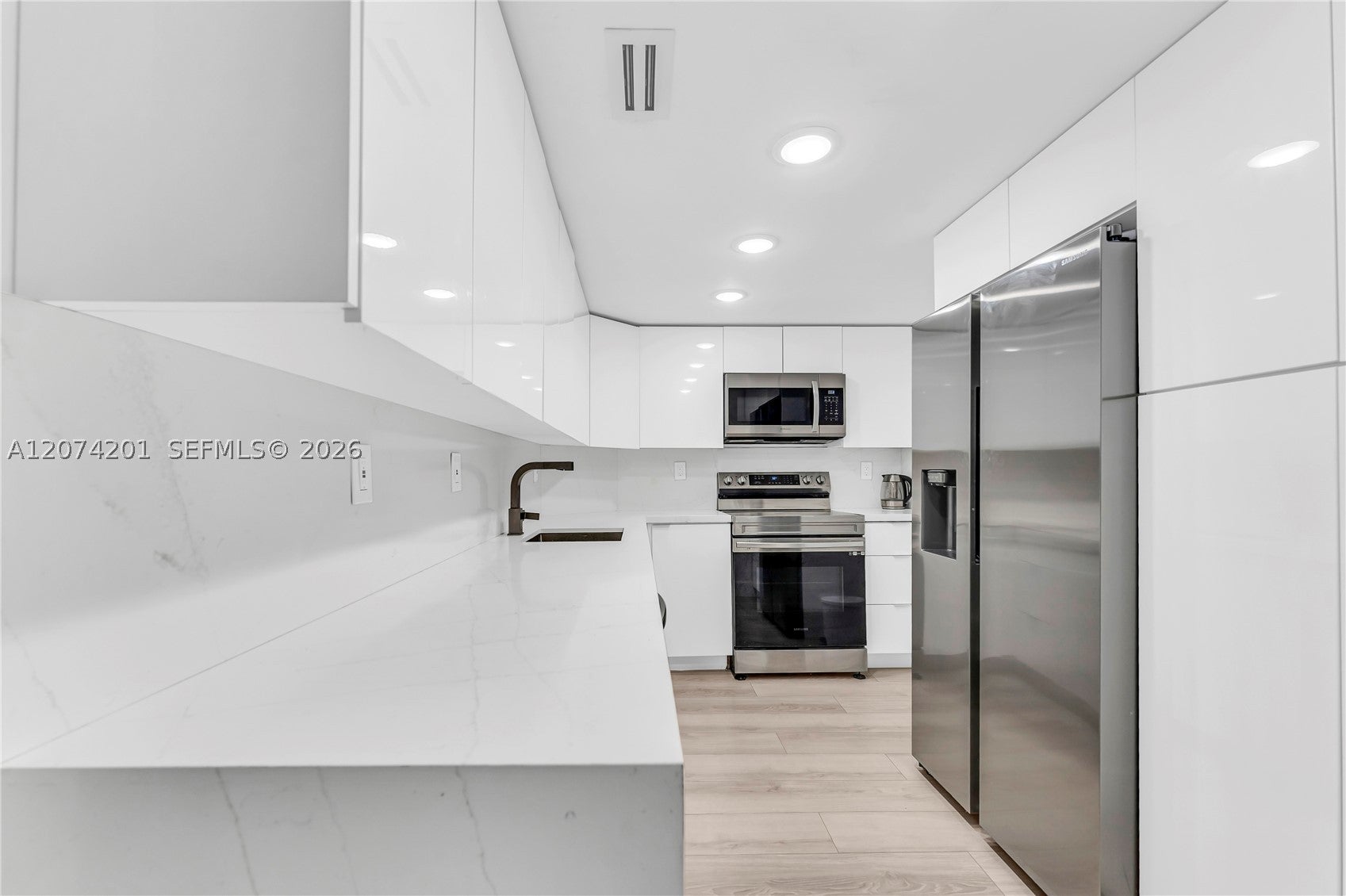 300 Bayview Dr 214