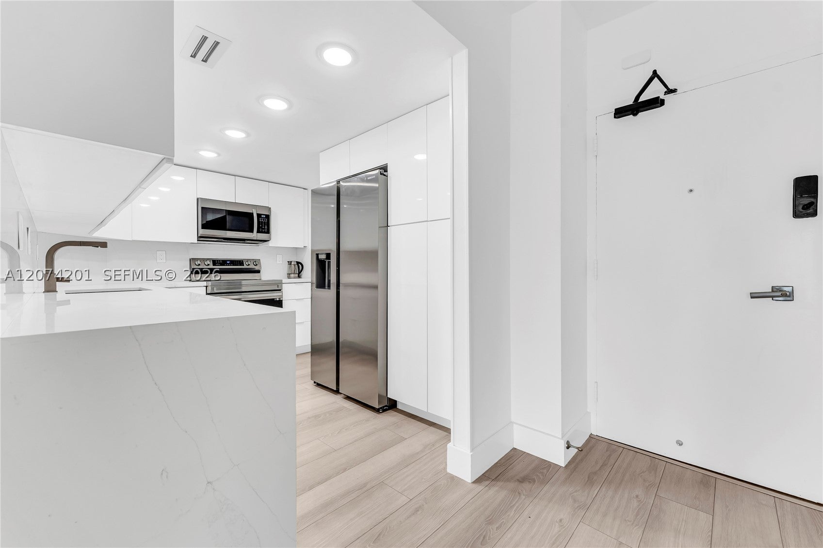300 Bayview Dr 214