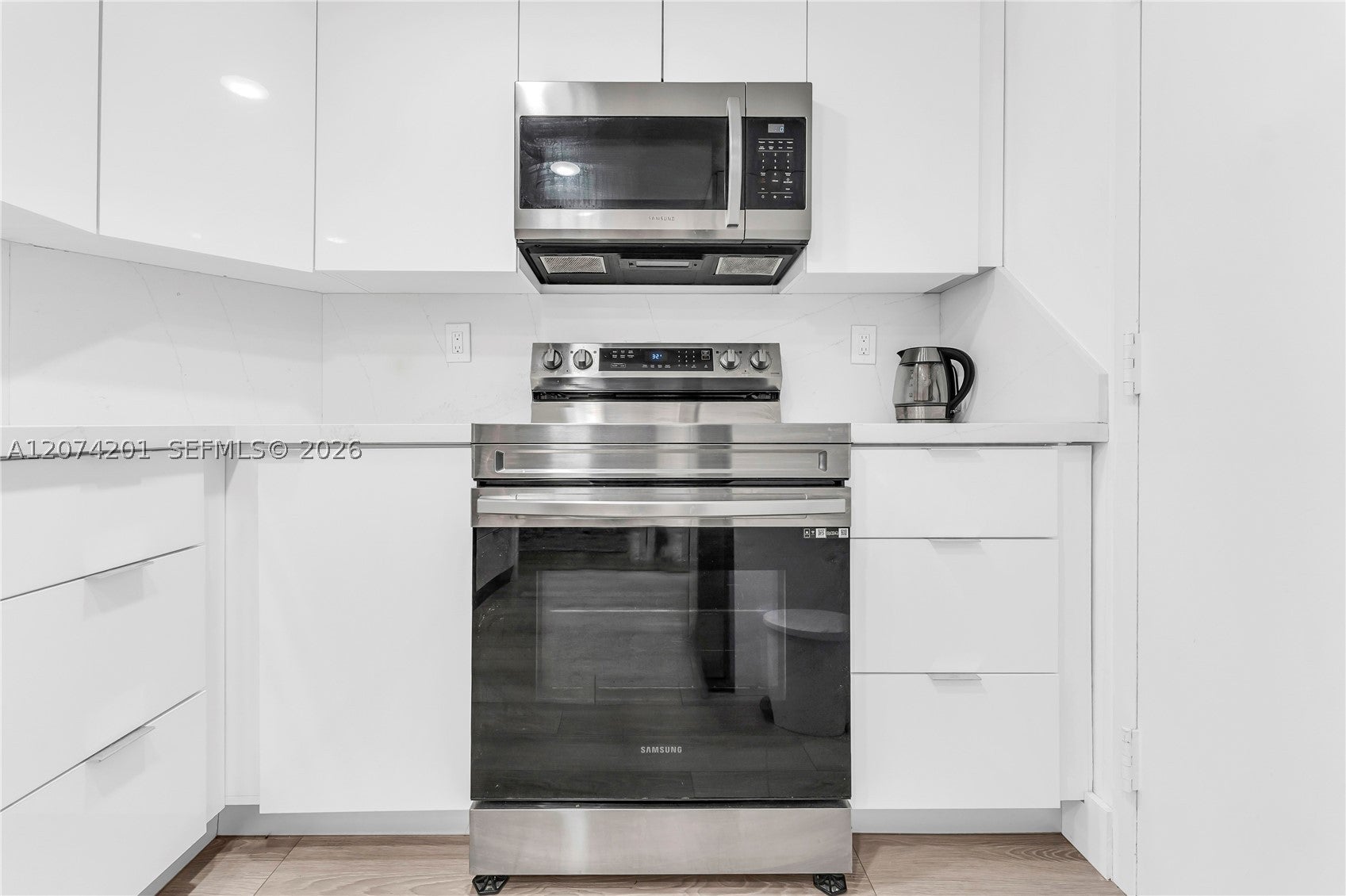 300 Bayview Dr 214