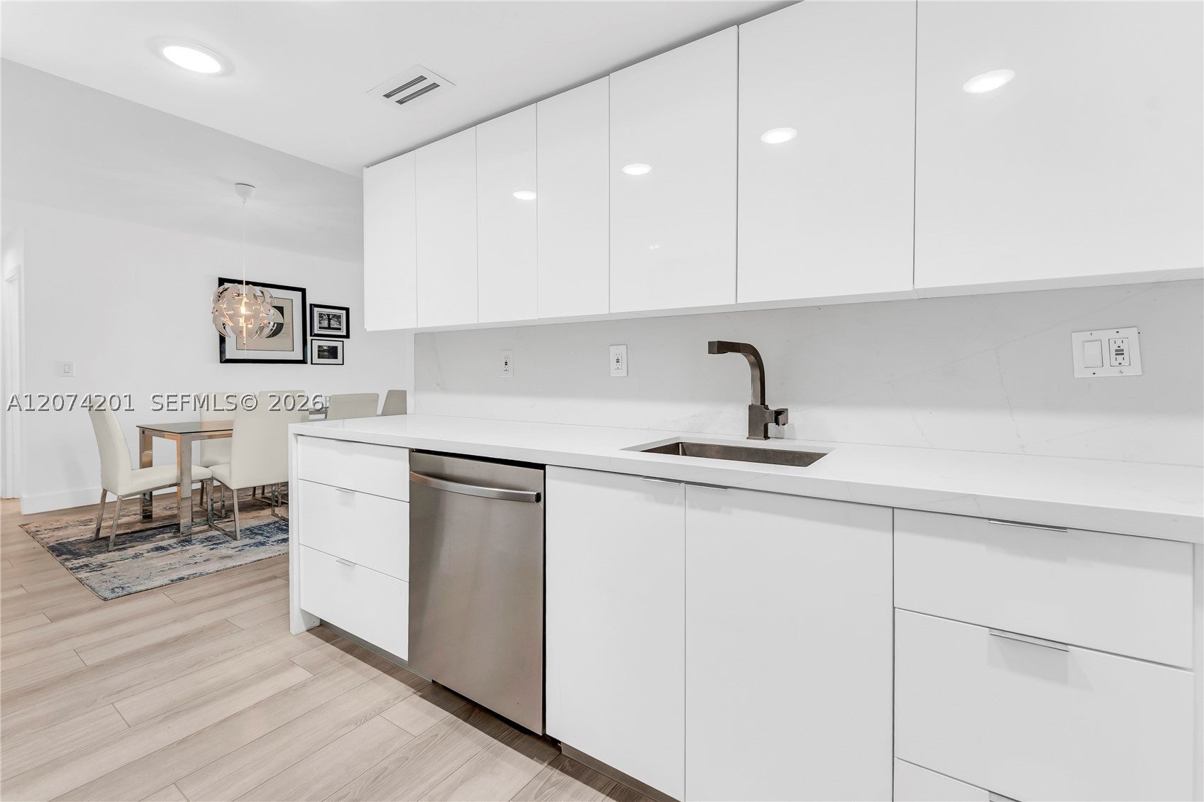 300 Bayview Dr 214
