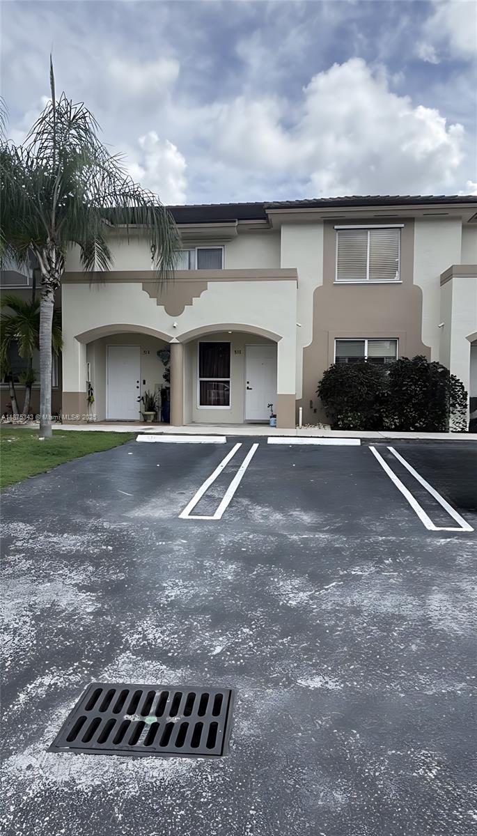Excellent location in gate community 2bd/2ba apartment in The Villas at Snapper .The main bedroom includes a huge walk-in closet. With patio facing the lake and 2 assigned parking
Washer & Dryer inside. Easy access to Florida's Turnpike, shopping, restaurants, and some of the best charter schools in the area