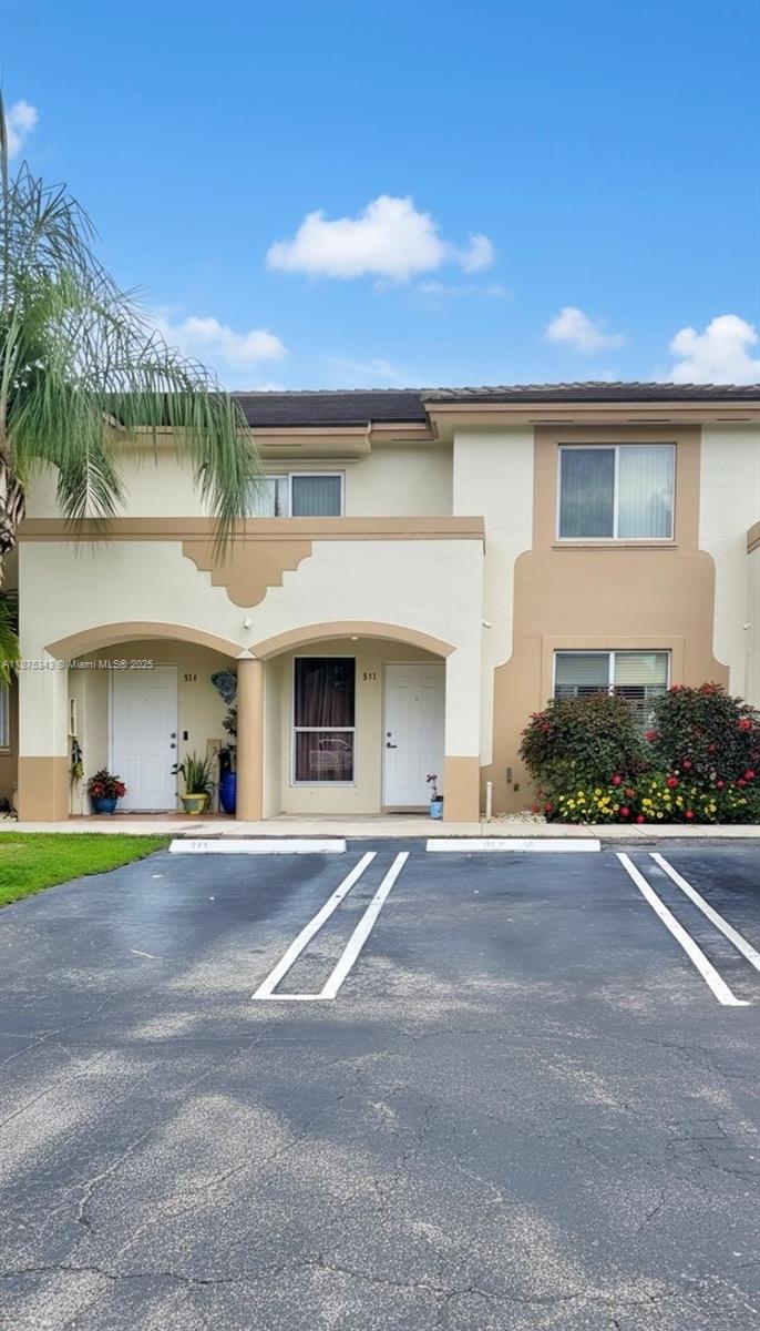 Excellent location in gate community 2bd/2ba apartment in The Villas at Snapper .The main bedroom includes a huge walk-in closet. With patio facing the lake and 2 assigned parking
Washer & Dryer inside. Easy access to Florida's Turnpike, shopping, restaurants, and some of the best charter schools in the area