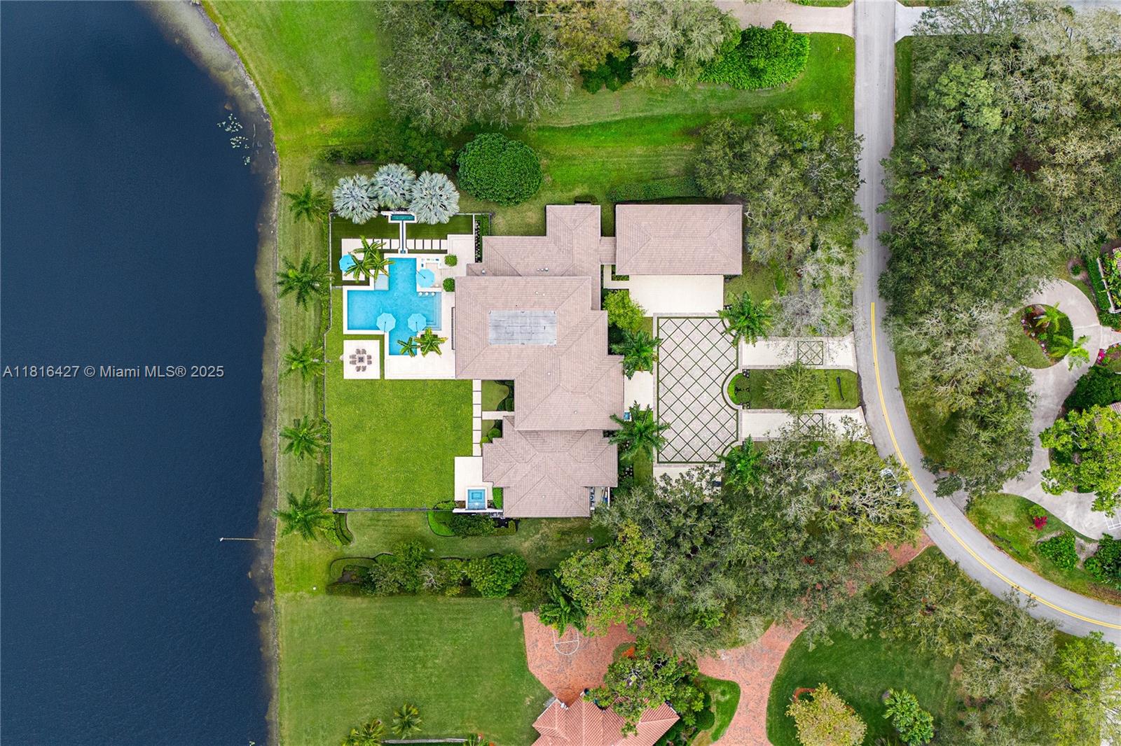 3185 Willow Ln