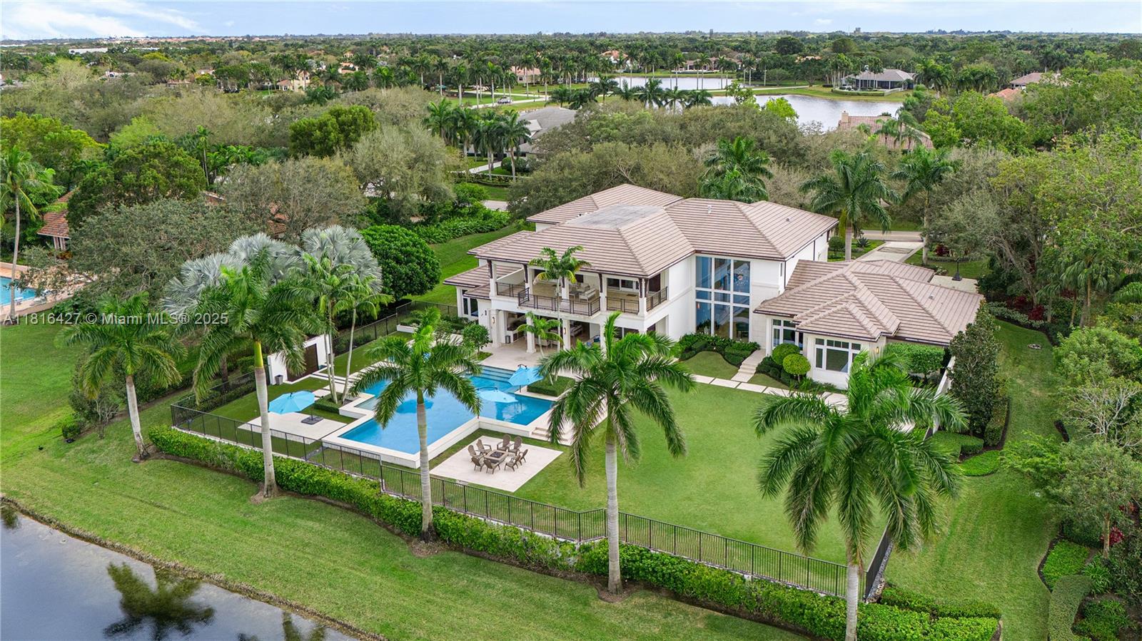 3185 Willow Ln, Weston, Broward County, Florida - 5 Bedrooms  
5.5 Bathrooms - 