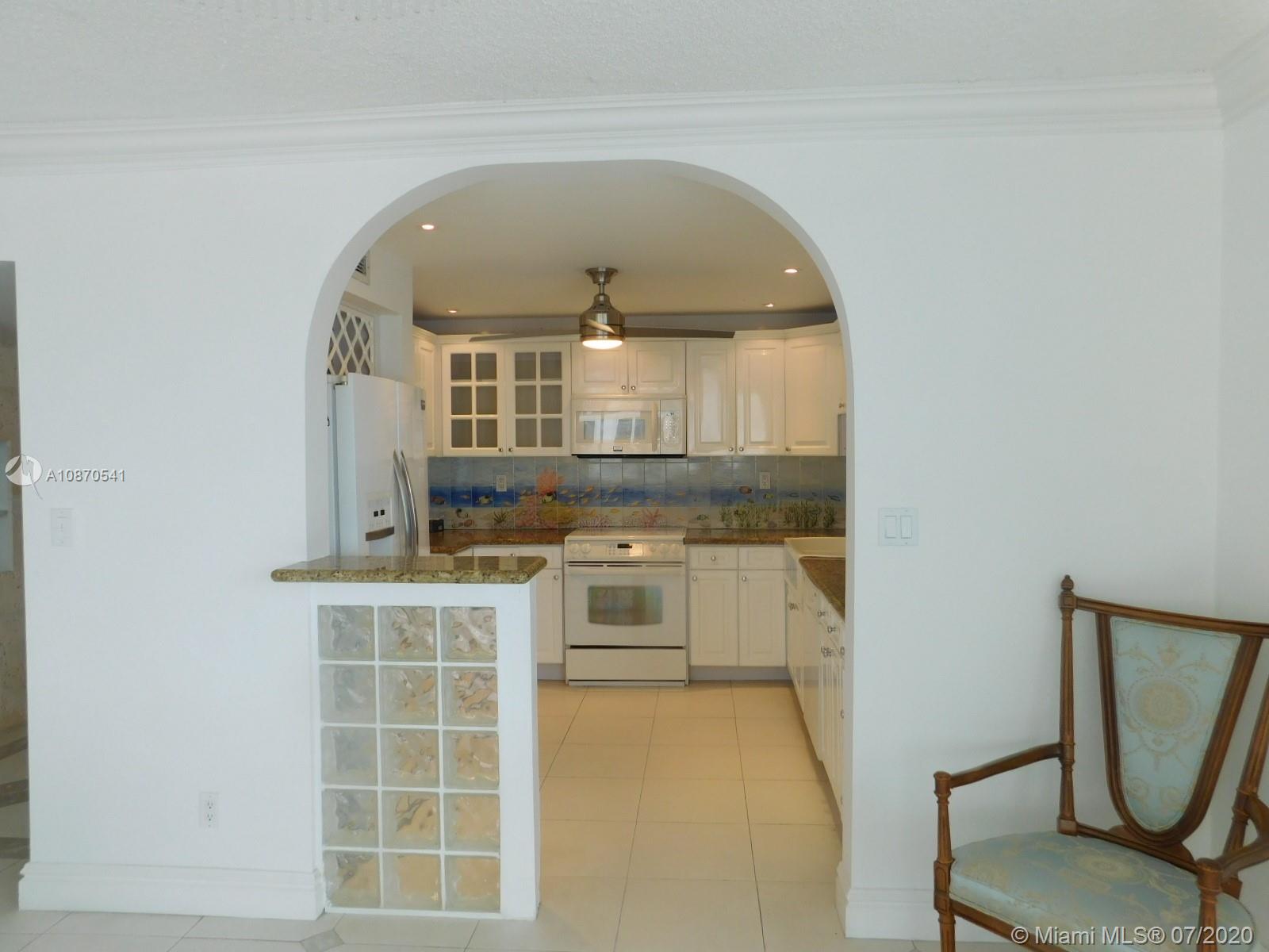 THE CARRIAGE HOUSE CONDO - Residential