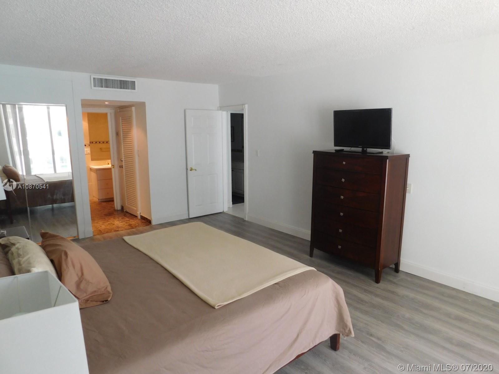 THE CARRIAGE HOUSE CONDO - Residential