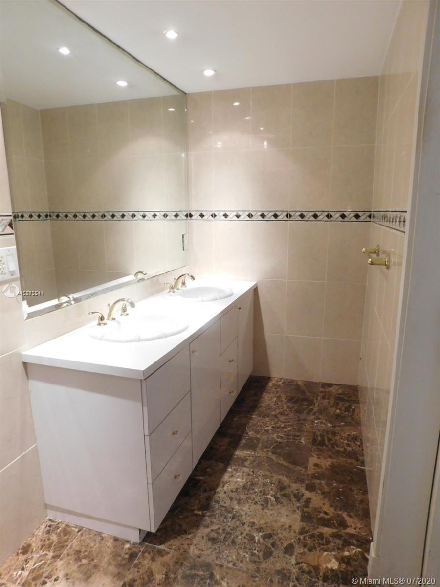 THE CARRIAGE HOUSE CONDO - Residential