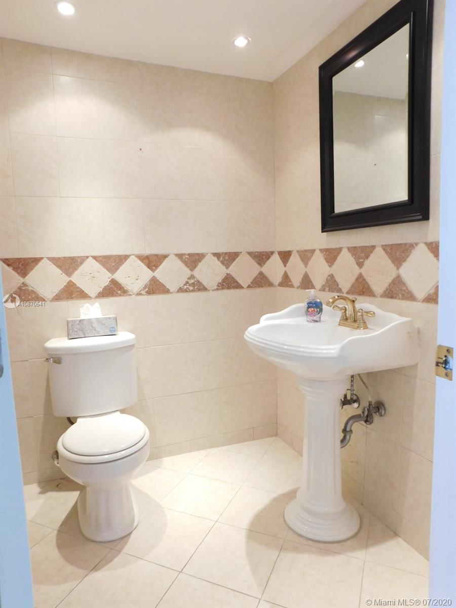 THE CARRIAGE HOUSE CONDO - Residential