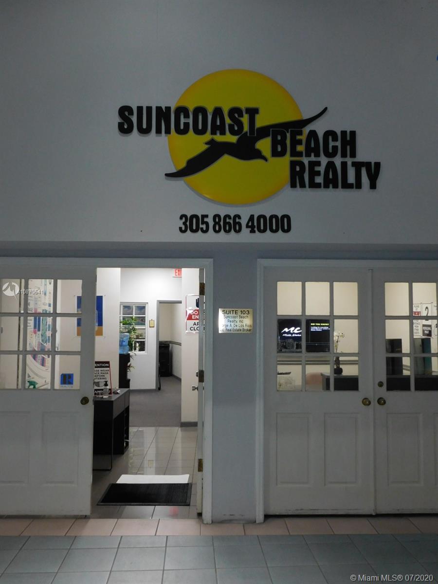 THE CARRIAGE HOUSE CONDO - Residential