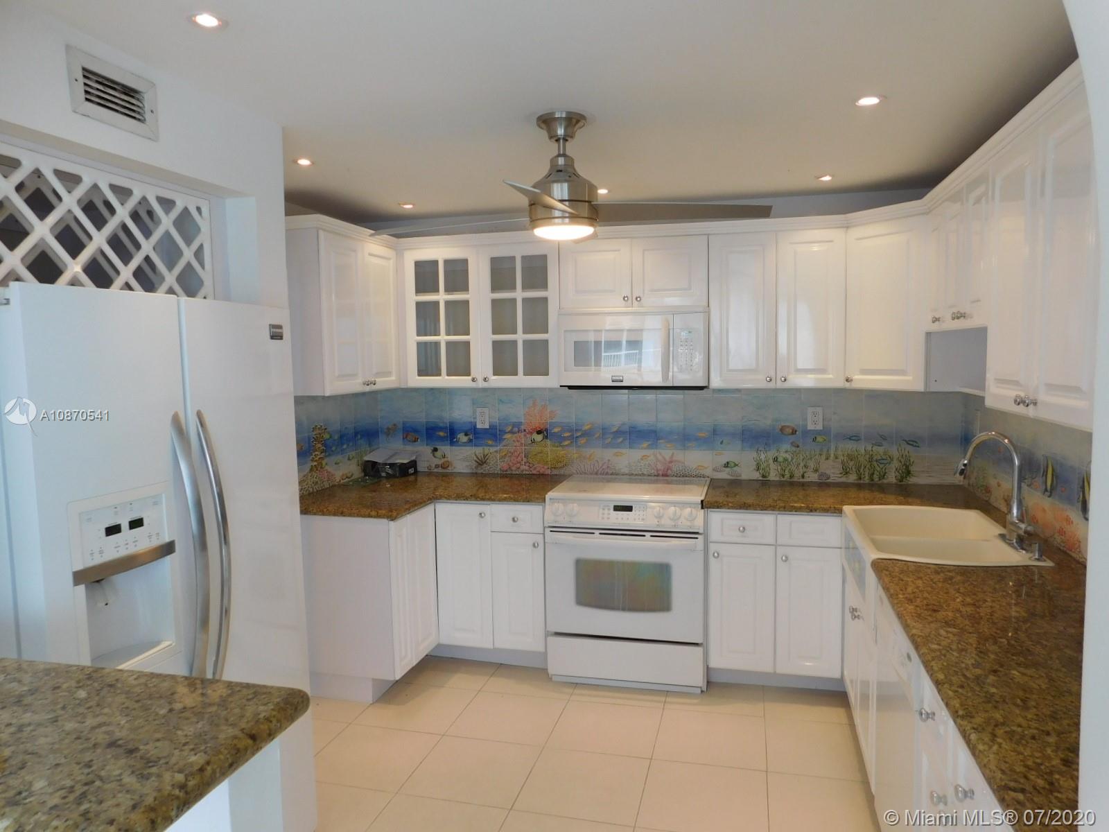 THE CARRIAGE HOUSE CONDO - Residential