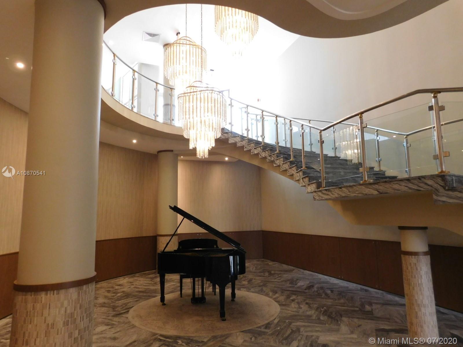 THE CARRIAGE HOUSE CONDO - Residential