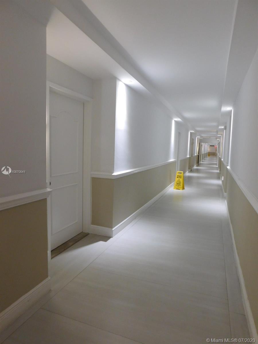 THE CARRIAGE HOUSE CONDO - Residential