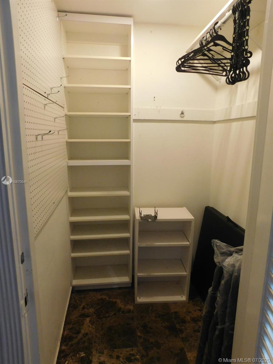 THE CARRIAGE HOUSE CONDO - Residential